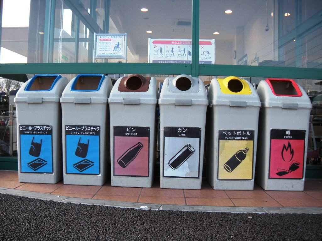 プライムマート自治医大店のリサイクルボックスの写真 プライムマート自治医大店のリサイクルボックスの写真