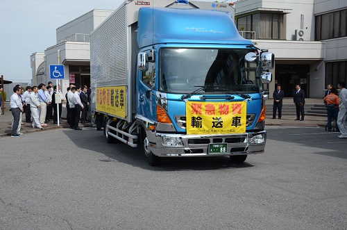 20160425熊本地震支援物資出発式の様子の写真