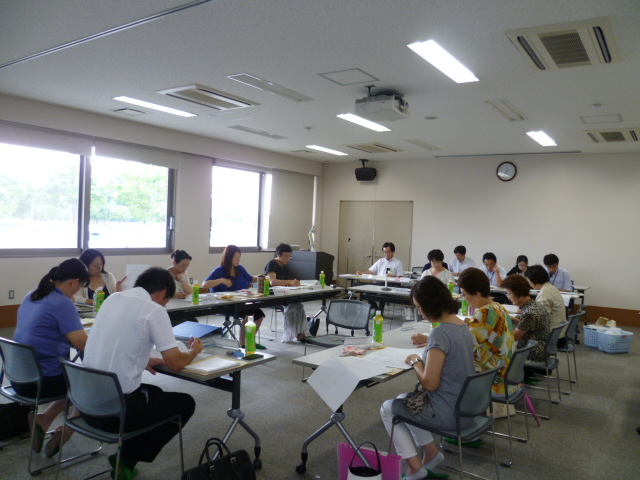 平成26年度第2回子ども・子育て会議の会議風景写真