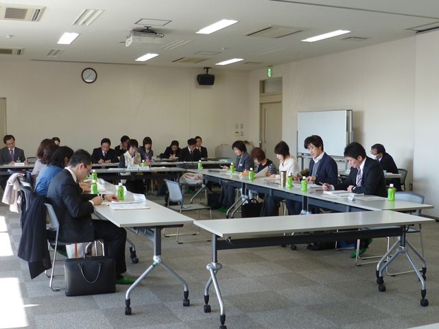 平成26年第4回子ども・子育て会議の会議風景写真