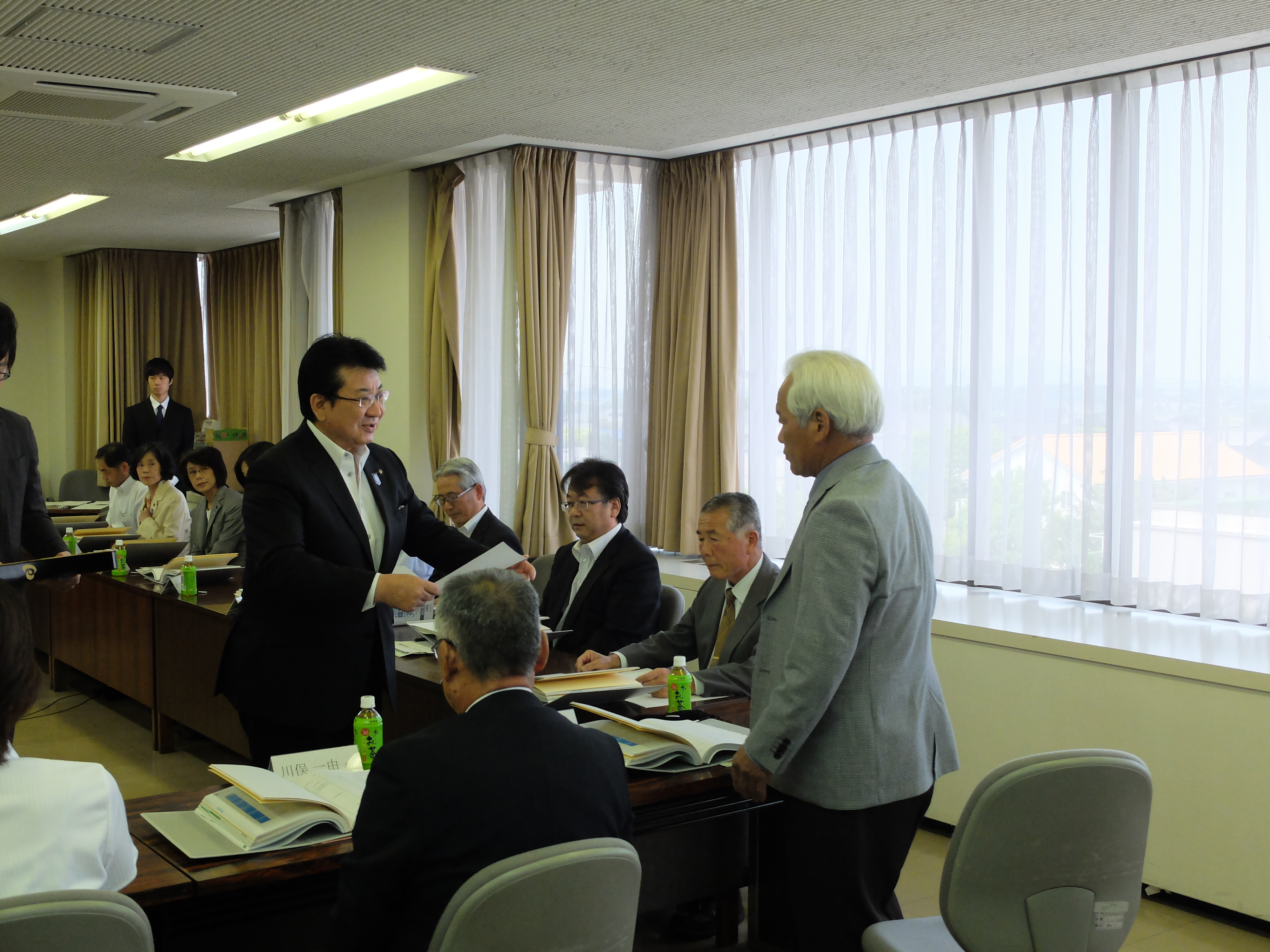 審議会写真（5月8日）の写真02