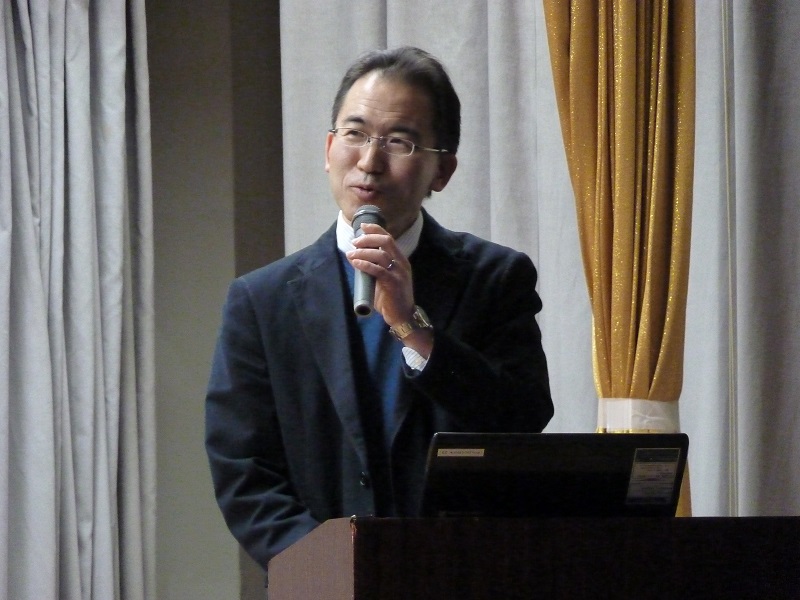 講演する小山工業高等専門学校電気電子創造工学科の田中昭雄教授