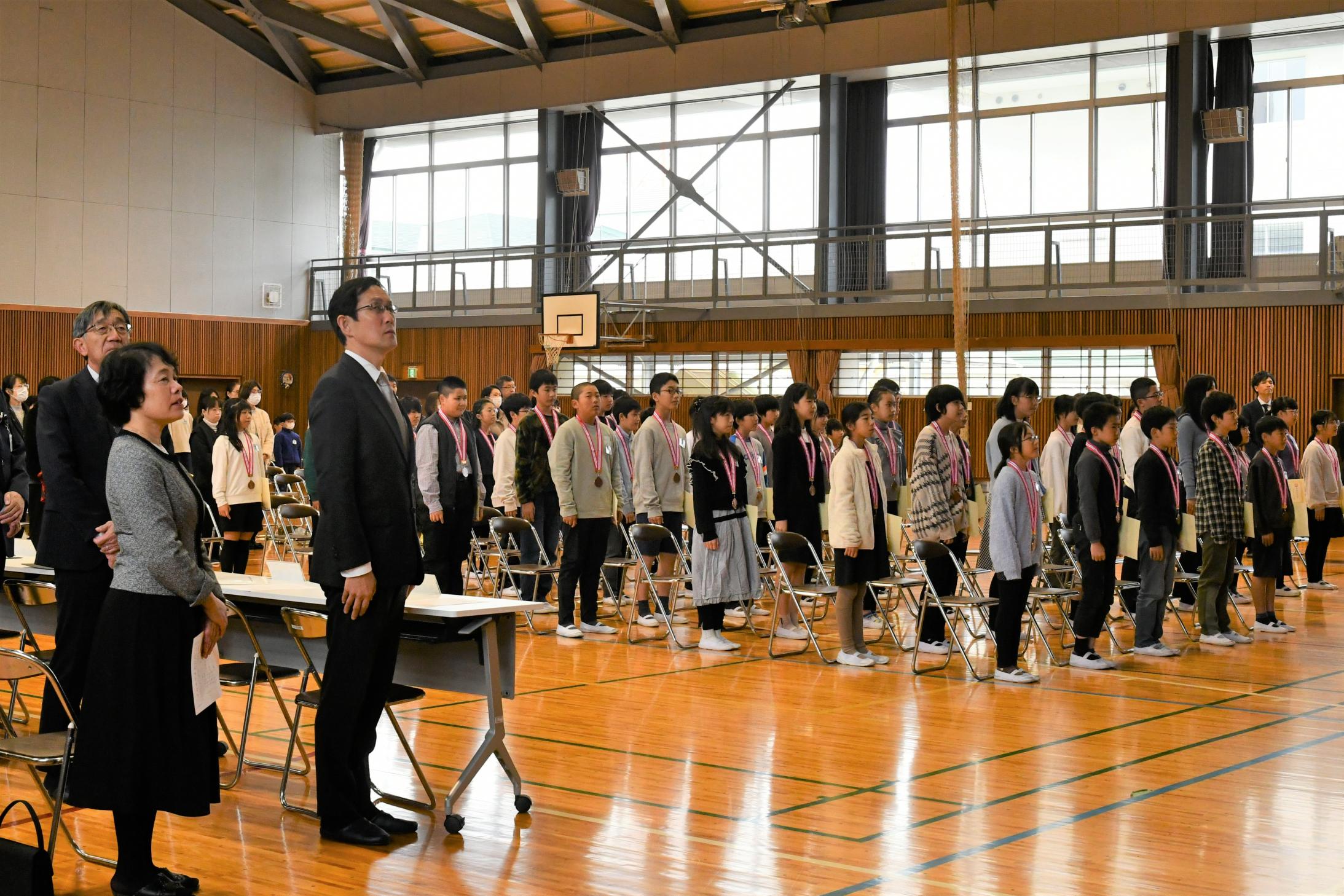 校歌斉唱の様子
