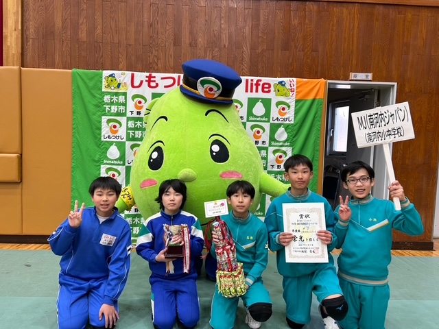 準優勝したMJ（南河内ジャパン）のメンバー
