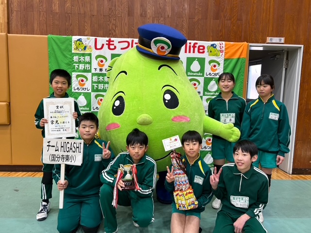 第3位のチームHIGASHIのメンバー