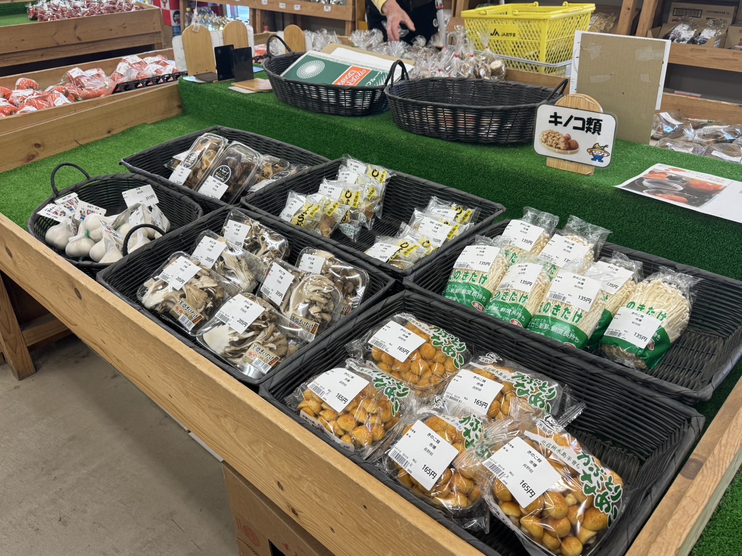 国分寺農産物直売所内観