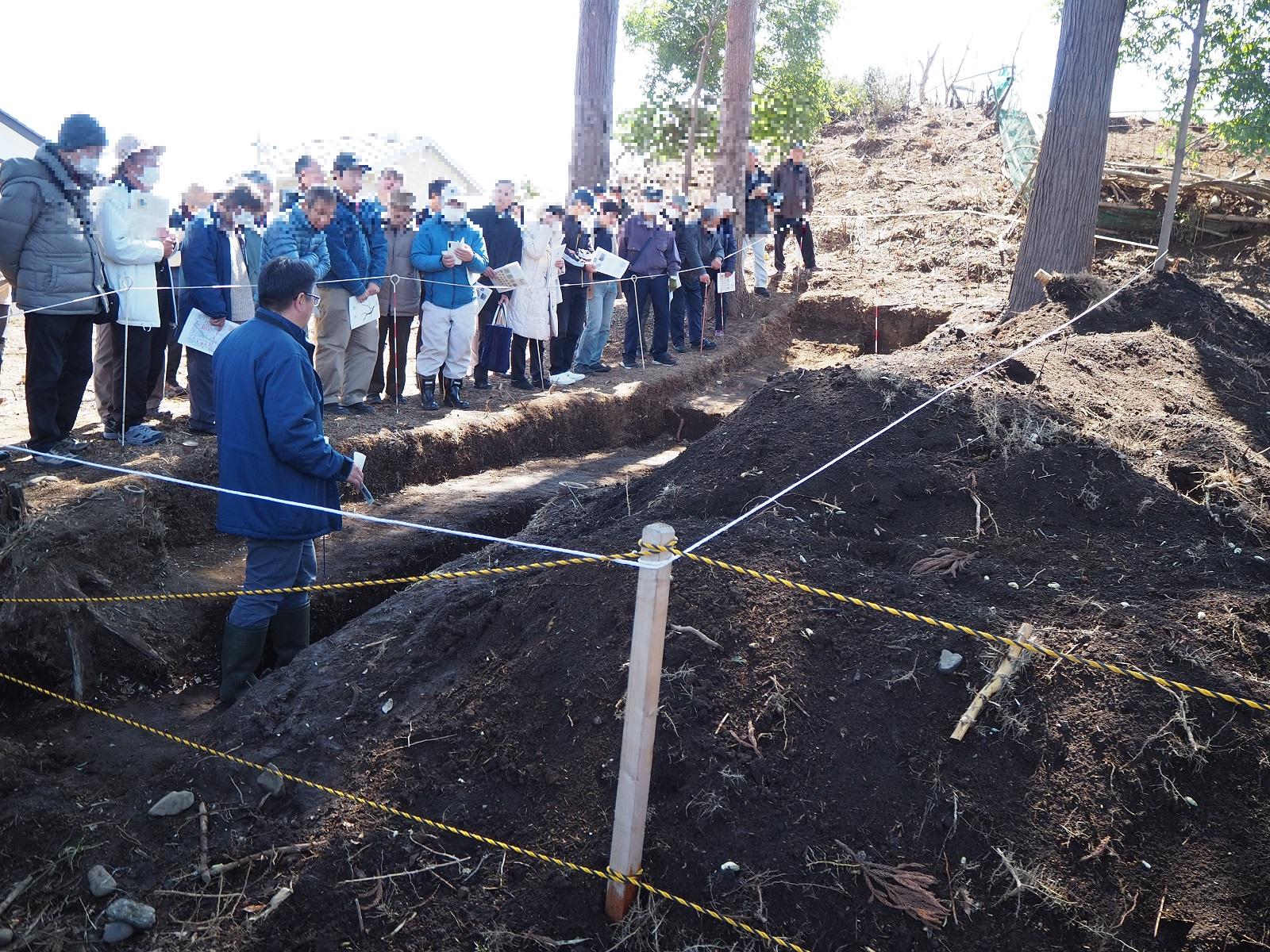 御鷲山古墳現地説明会当日の様子3
